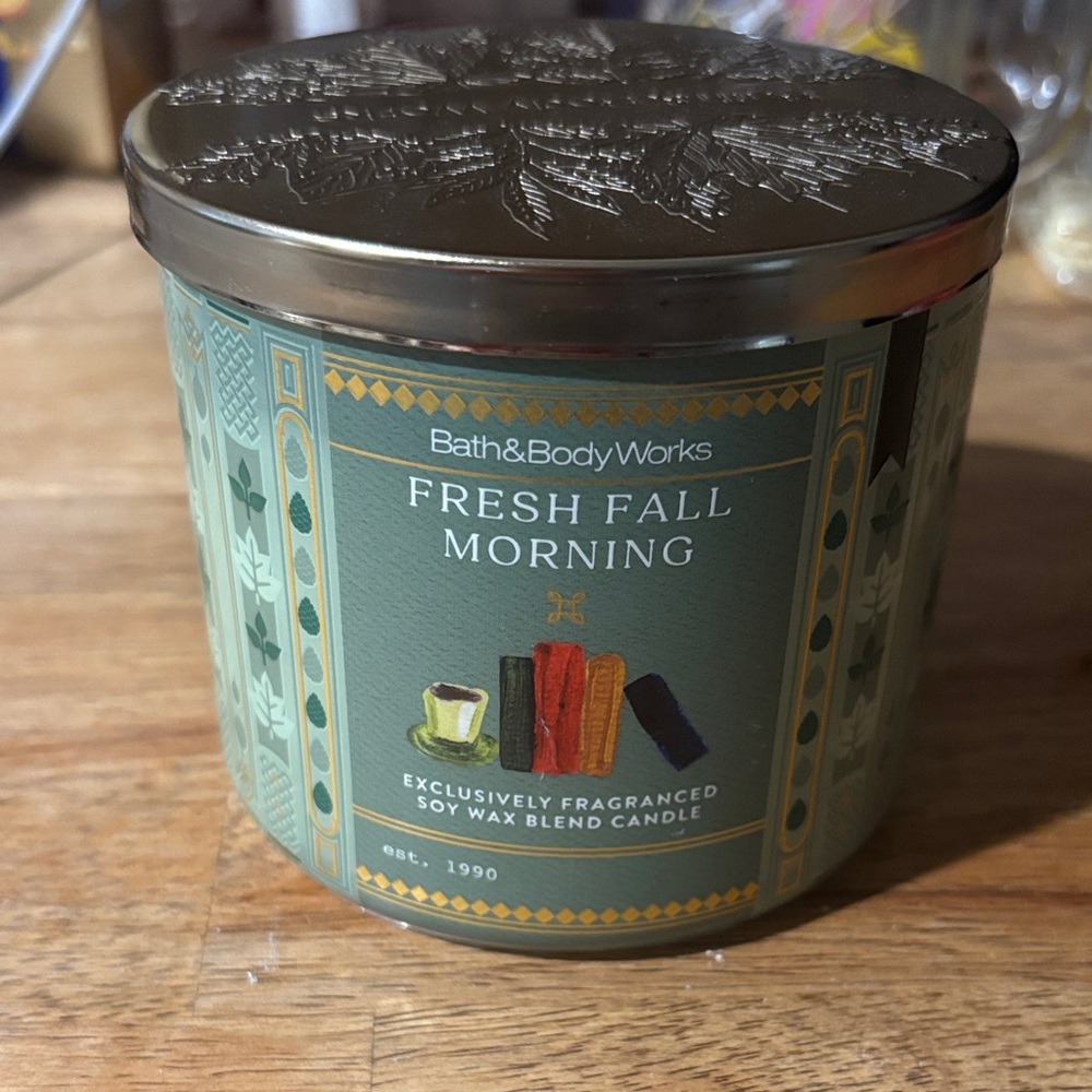 Bath & Body Works Fresh Fall Morning Candle - Green & Gold Label